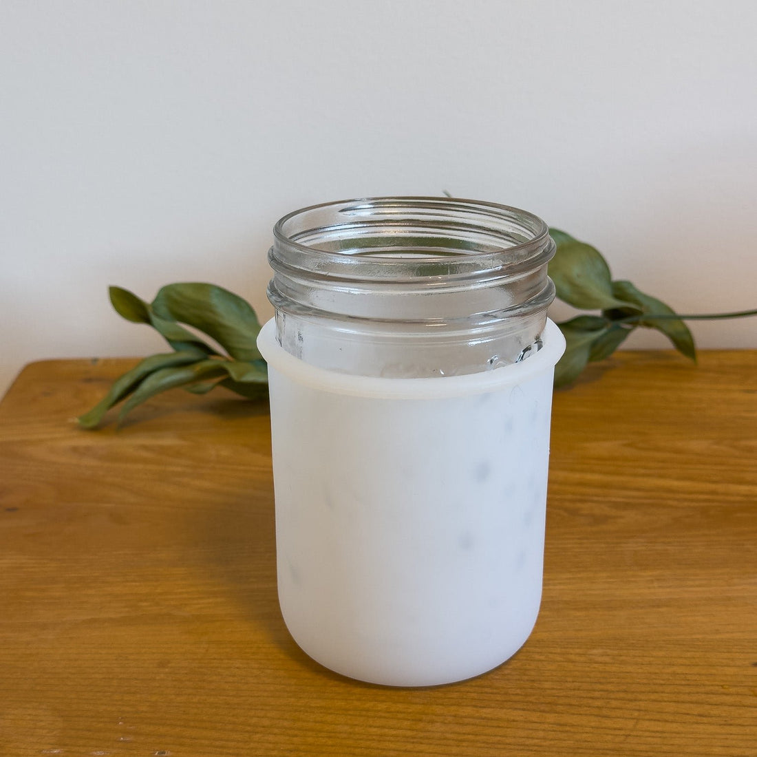 A sustainable silicone sleeve for wide-mouth 16oz mason jars
